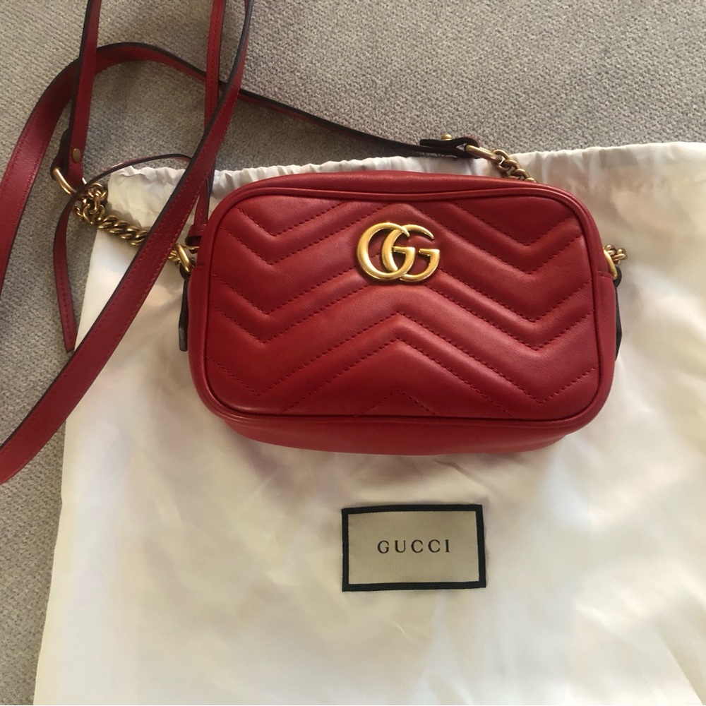 Gucci Authentic Red Quilted Chevron Crossbody Bag - Picture 2 of 11